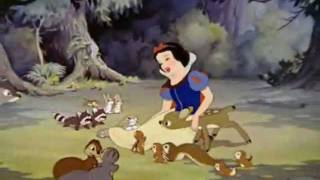 Blancanieves y los siete enanitos Sonriendo al cantar [upl. by Drucy]