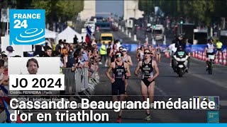 JO 2024  la triathlète française Cassandre Beaugrand sacrée championne olympique • FRANCE 24 [upl. by Marian]