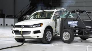 2011 Volkswagen Touareg side IIHS crash test [upl. by Okemak595]