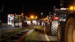 Afsluitdijk geblokkeerd door boerenprotest [upl. by Ramonda]