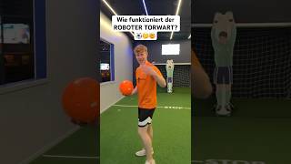 Wie funktioniert der ROBOTER TORWART 🤔⚽️😱 shorts jannikfreestyle [upl. by Hannala]