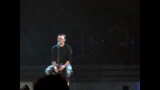 Tiziano Ferro  DEDICA A LUCIO DALLA live 2012 quotLAmore E Una Cosa Semplice Tourquot [upl. by Elitnahc]