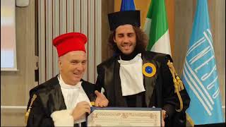 Ovazione per il Dottor Gimbo consegnata la laurea honoris causa a Tamberi in Scienze dello Sport [upl. by Edik]