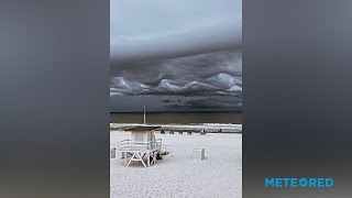 Spectacular asperitas clouds undulatus asperatus in Florida USA [upl. by Novehs632]