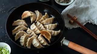 Vegetarisches Gyoza Rezept aus 10 Zutaten Japanische Teigtaschen [upl. by Ahseiyn]