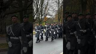 Das Wachbataillon der Bundeswehr marschiert zum Schloss Bellevue bundeswehr militär tradition [upl. by Jessee544]