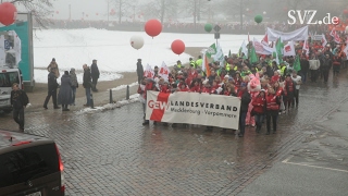 Tausende Teilnehmer bei Warnstreik in Schwerin [upl. by Vallo]