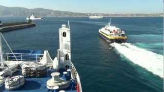 Traffico traghetti Stretto di Messina  la quotsgommataquot catamarano [upl. by Ednalrym]