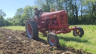 The Farmall 400 Goes to the Field  In Memory of quotVernquot Osborn [upl. by Yevre927]