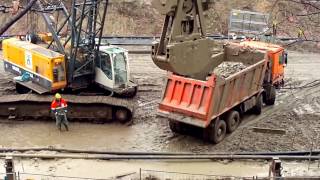 Lavorano escavatori e altre macchine Grande costruzione  Excavators in action [upl. by Einhoj]