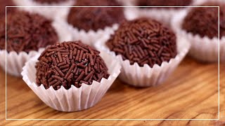 BRIGADEIROS de Chocolate FACILÍSIMOS SOLO 3 Ingredientes  TRUFAS de CHOCOLATE BRASILEÑAS [upl. by Ylirama]