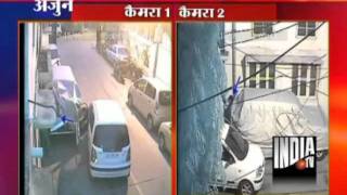 Caught On Camera Delhi Car Thieves Caught On CCTV  India TV [upl. by Tarrance]