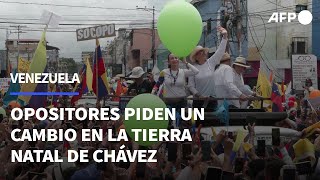 Miles de opositores venezolanos claman un quotcambioquot desde tierra natal de Chávez  AFP [upl. by Eahsat341]