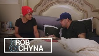 Rob amp Chyna  Is Blac Chyna Hiding Something on Her Phone  E [upl. by Adnamahs]