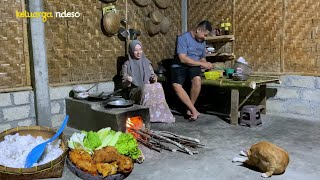 masak bareng suamibikin ayam geprek lalapan makan bersama keluargamasak di desa [upl. by Lee216]