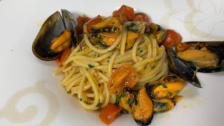 Spaghetti con Cozze e Pomodorini [upl. by Nodarse935]