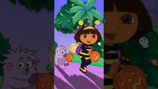 Dora l’esploratrice  Dora marcia nella parata dei costumi di Halloween con Boots 🐝🚀 Shorts [upl. by Fendig]