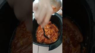 Ayam Goreng Air Fryer berjuicy dan sangat sedap ayamgoreng food chickenrecipe minifryer [upl. by Brandtr]