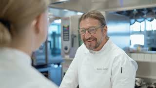 Küchenchef Martin Zeller erzählt von seiner Arbeit in der RheinburgKlinik Walzenhausen [upl. by Irene]