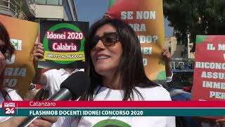 A Catanzaro un flashmob dei docenti idonei al concorso ordinario 2020 [upl. by Shaylah364]