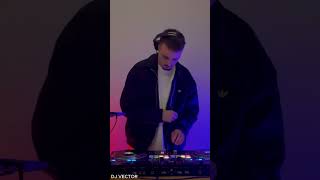 DO YOU USE EFFECTS WHILE DJING dj shorts shortsvideo hiphop hiphopmusic [upl. by Geier]