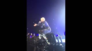 Miley Cyrus makes out with a fan at Vegas Concert Full Original [upl. by Meng434]