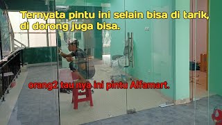 Harga Kaca 12mm tempered pintu floorhinge  Belajar pasang bersama [upl. by Sevein876]