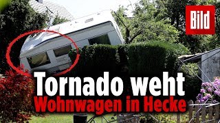 Tornado in NRW Wohnwagen wurde in Gartenhecke geweht – Aufräumen in Viersen [upl. by Ecniv]