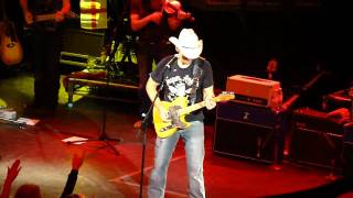 Brad Paisley  Wrapped Around  Catch All The Fish  London UK 2010 [upl. by Ymled]