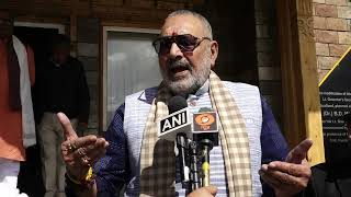 Giriraj Singh hands over certificate of GI registration of Pashmina wool to LG Ladakh [upl. by Velma925]