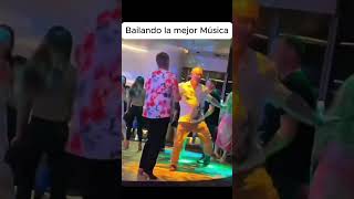 Bailando la mejor Musica [upl. by Reta]