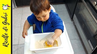 Bambino di 1 anno e mezzo prepara la colazione per la famiglia Biscotti di Piero Ricette di Gabri [upl. by Aynekat]