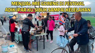 ADIK IPAR JUAL MIE GORENG KUNING DI FESTIVAL DESA CHINA PEMBELI SAMPAI ANTRI DAN BEREBUTAN MAKAN [upl. by Cirnek]