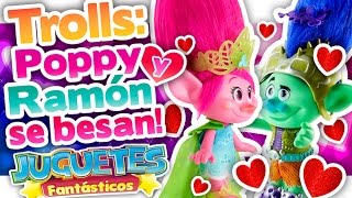 TROLLS POPPY y RAMON se hacen novios y se dan primer beso Película  Juguetes Fantásticos [upl. by Jecon78]