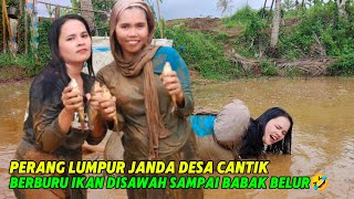 RUNGKAD SAHABAT‼️DUA JANDA DESA CANTIK PERANG LUMPUR DI SAWAH SAMPAI BABAK BELUR🤣 [upl. by Drofub]