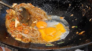 35년 팟타이 달인 할머니 줄서서 먹는 곳  Grandma Pad Thai Master for 35 years  thai street food [upl. by Lepine]