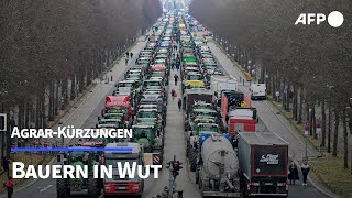 Tausende Bauern protestieren gegen AgrarKürzungen  AFP [upl. by Notreb190]