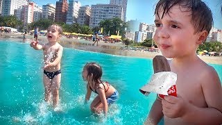 DIVERSÃO NA PRAIA EM FAMILIA Férias de Verão  Familia Brancoala Maikito Craudete  Laurinha [upl. by Assilaj]