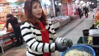 Gadis Penjual Sayur Di Korea Pandai Bahasa Jawa Sewu Rongewu [upl. by Ojyma]