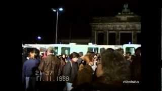 11111989 Berlin Brandenburger Tor Walter Momper amp Lothar Loewe an der Mauer [upl. by Esylle]