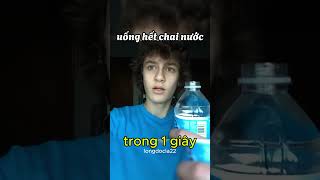 thử thách táo bạo uống hết chai nước trong 1 giây [upl. by Attenahs]