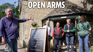 Jeremy Clarkson opens his new pub The Farmer’s Dog as crowds queue for over 4 HOURS to grab a pint [upl. by Kere]