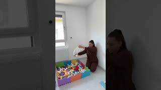 Sie liebt es baby laufstall bällebad babiesoftiktok momlife lustig lustigevideos cutebaby [upl. by Debarath398]