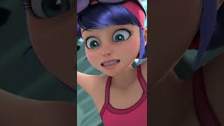 Tirarse a la piscina por amor ¡literalmente ❤️😳  LAS AVENTURAS DE LADYBUG  disneychannelES [upl. by Noxaj188]