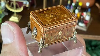 Miniature Marquetry Box by Chris Malcomson [upl. by Svend]