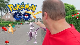 Pokemon Go hunt met Frans Bauer Mewtwo Dragonite Moltres [upl. by Sholley]