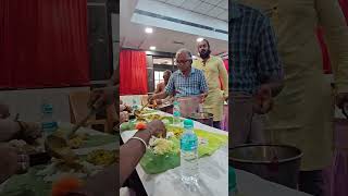 Tasty food serving method in Indian Hindu wedding Tamil Brahmin marriageஇந்திய திருமணங்களில் [upl. by Ocana]