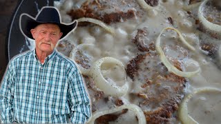 Old Fashioned Hamburger Steak and Gravy  Comfort Food Perfection classicrecipes comfortfood [upl. by Rachel]