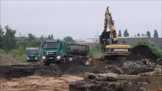 Bagger CAT 323D LKW beladen [upl. by Enelyak]