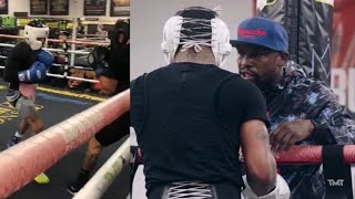 Floyd Mayweather WATCHING Gervonta Davis SPARRING a Welterweight amp gives Tank TIPS Throw Back￼ [upl. by Aettam]